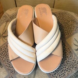 Sorel Women's Cream and Tan Slide Sandals